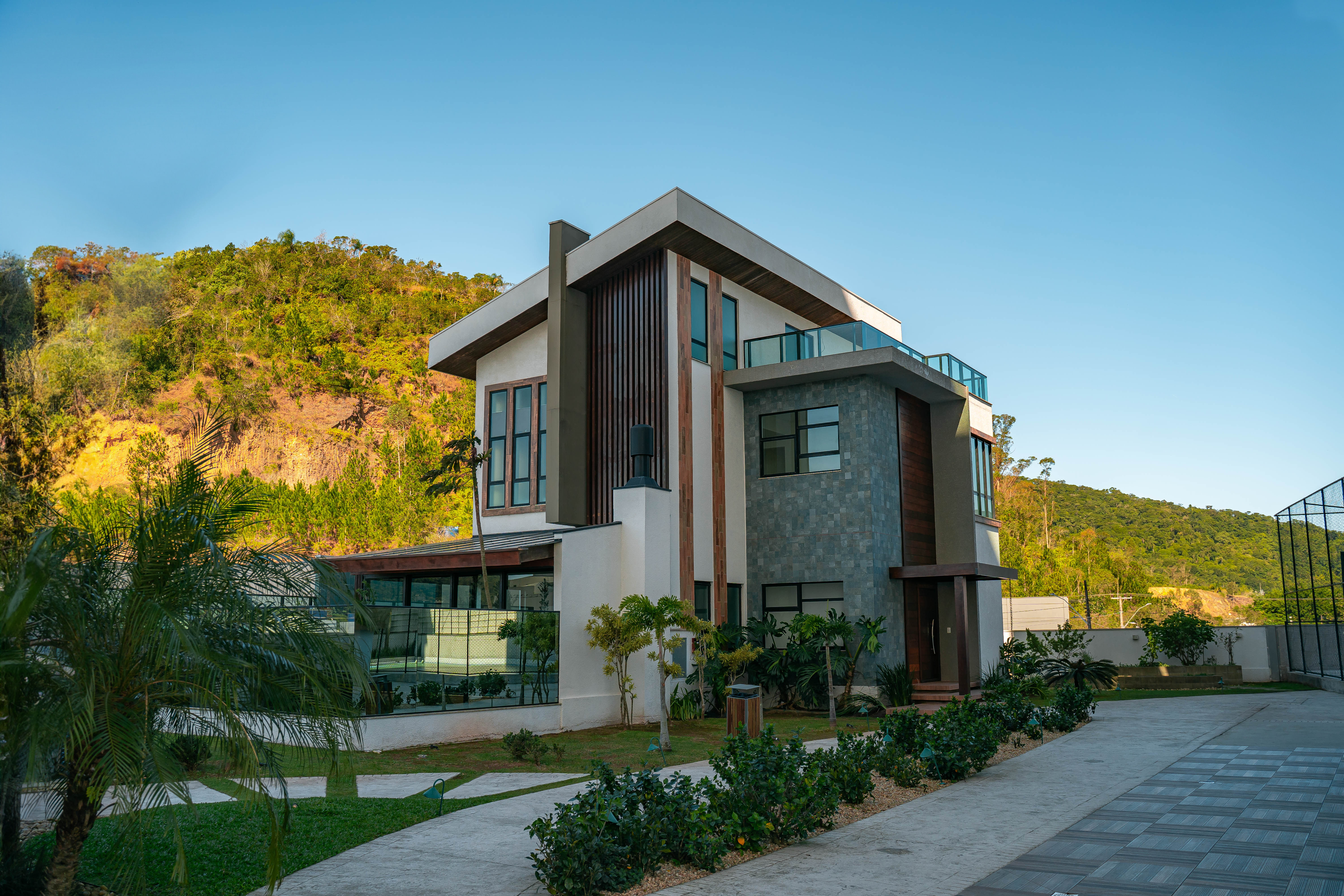 Casa exclusiva — Condomínio fechado